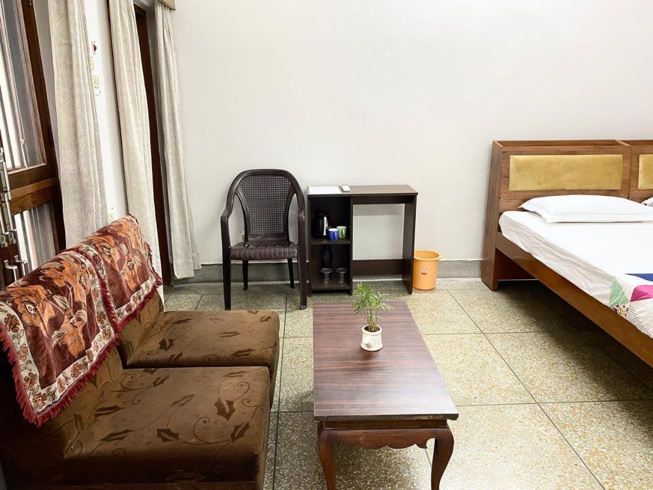 Bed and Breakfast Garden View Residency à Lucknow Extérieur photo