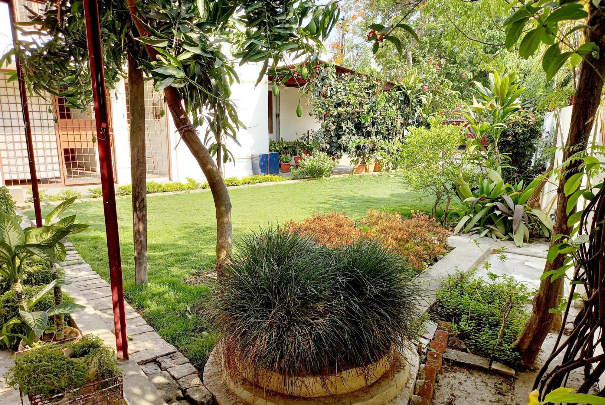 Bed and Breakfast Garden View Residency à Lucknow Extérieur photo